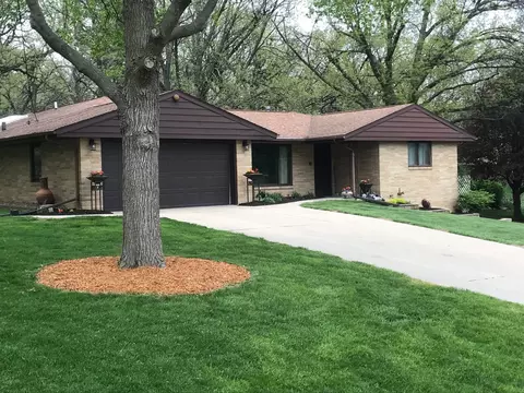 6735 NW Timberline Dr, Des Moines, IA 50313