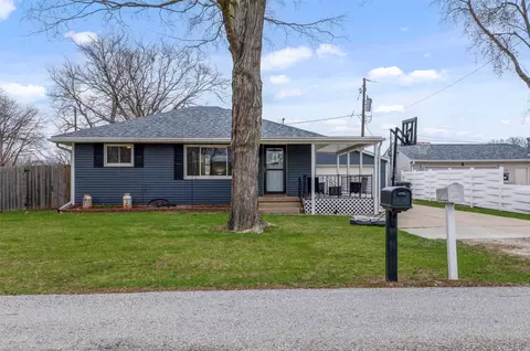435 S School St, Waukee, IA 50263