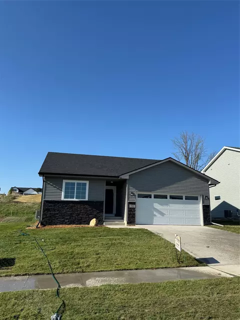 703 W Wright Rd, Norwalk, IA 50211