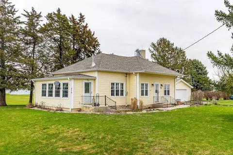 416 S Vine St, Cambridge, IA 50046