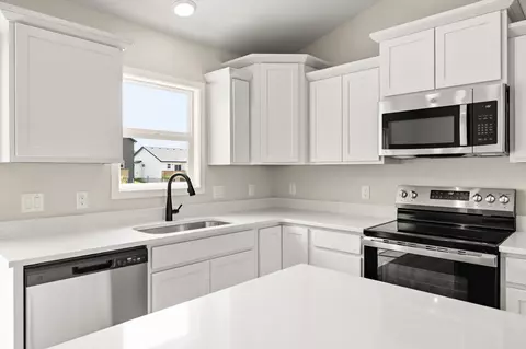 Kitchen - 4305 NE 5th St, Ankeny, IA 50021 photo 5 of 5