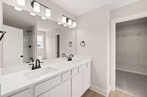 Bath - 4305 NE 5th St, Ankeny, IA 50021 photo 2 of 3