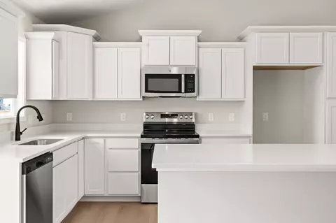 Kitchen - 4305 NE 5th St, Ankeny, IA 50021 photo 4 of 5