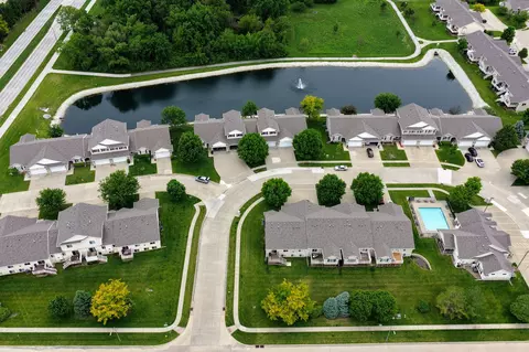10026 Bayern Ln, Johnston, IA 50131