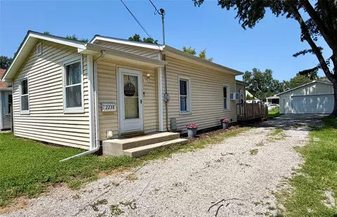2238 Lyon St, Des Moines, IA 50317