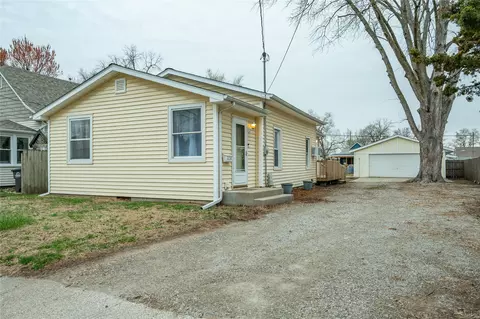 2238 Lyon St, Des Moines, IA 50317