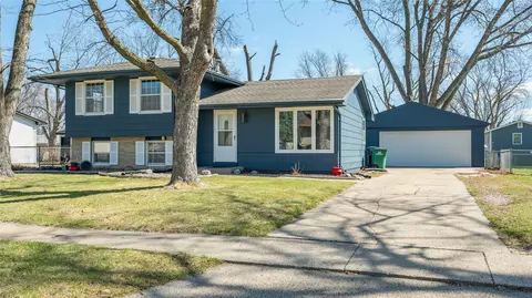 4405 64th St, Urbandale, IA 50322