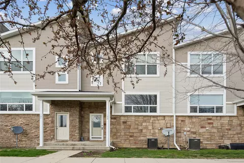 301 SE 11th St #106, Grimes, IA 50111