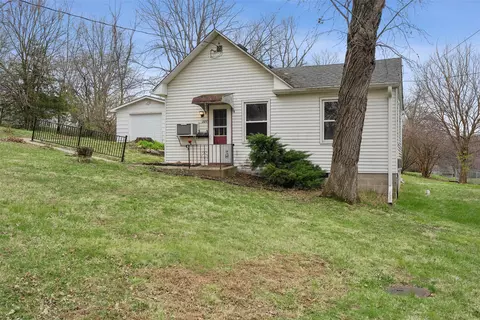 221 E Creston Ave, Des Moines, IA 50315