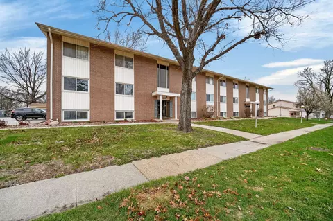 4210 62nd St #3, Urbandale, IA 50322