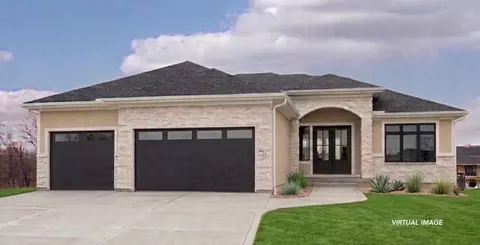 17527 N Valley Dr, Urbandale, IA 50323