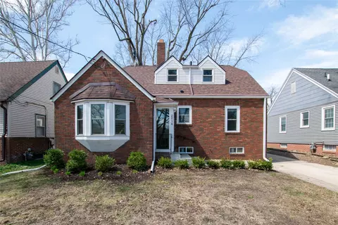 2014 39th St, Des Moines, IA 50310