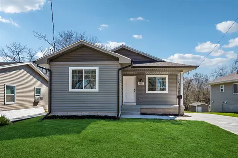 2327 SE 8th St, Des Moines, IA 50315