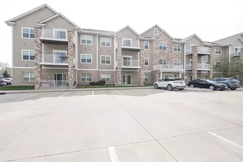 8350 Ep True Pkwy #2208, West Des Moines, IA 50266