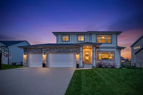 1194 89th St, West Des Moines, IA 50266