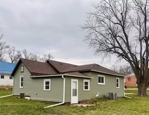 333 S 12th St, Chariton, IA 50049