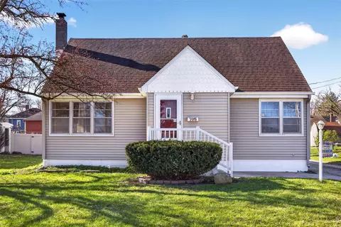 705 W Boston Ave, Indianola, IA 50125