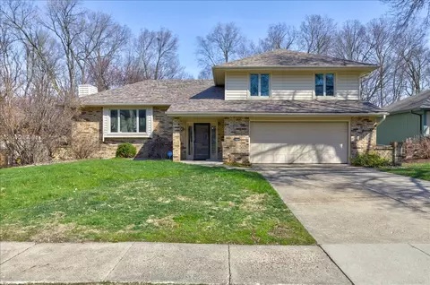 10165 Lincoln Ave, Clive, IA 50325