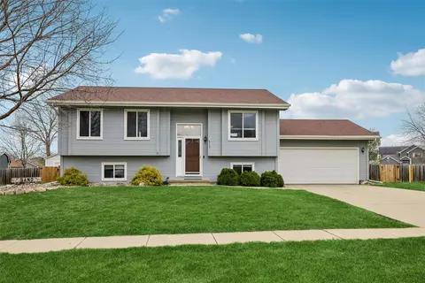 513 NE 10th St, Grimes, IA 50111