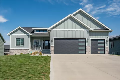 1601 Marina Cove Dr, Polk City, IA 50226