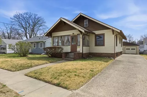 1305 E Oak Park Ave, Des Moines, IA 50316