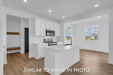 Entry Way - 202 Cedar Dr, Gilbert, IA 50105 photo 5 of 14