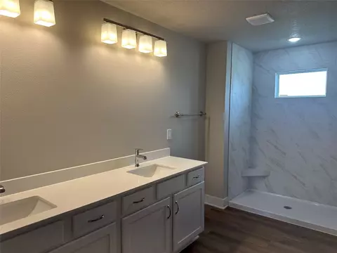Bath - 202 Cedar Dr, Gilbert, IA 50105 photo 4 of 5
