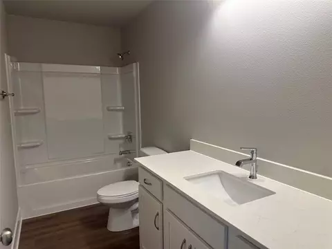 Bath - 202 Cedar Dr, Gilbert, IA 50105 photo 2 of 5