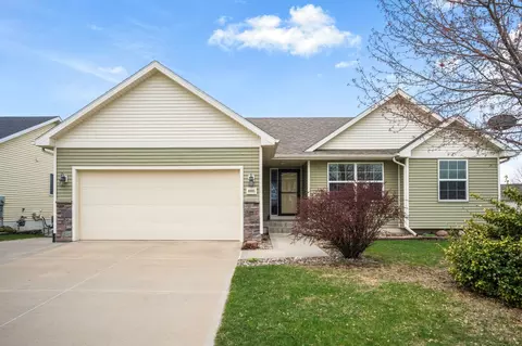 6005 Pine Ridge St, Johnston, IA 50131