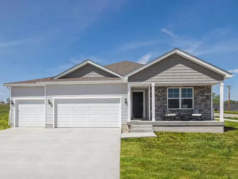 5131 168th St, Urbandale, IA 50322