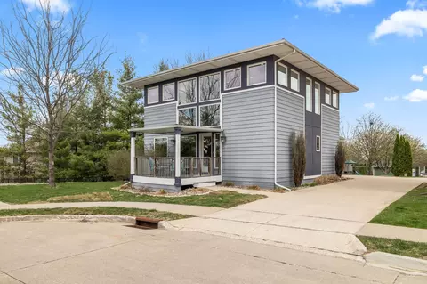 5683 Long Meadow Ct, Johnston, IA 50131