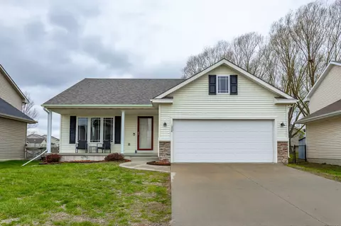 1526 94th St, West Des Moines, IA 50266