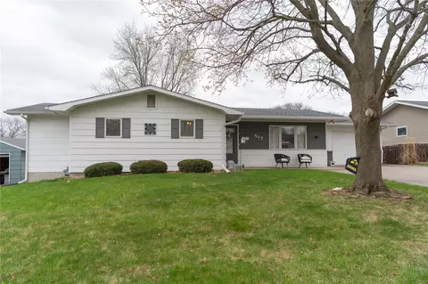 517 Madison St, Pella, IA 50219