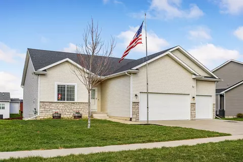 1308 Evans View Dr, Adel, IA 50003