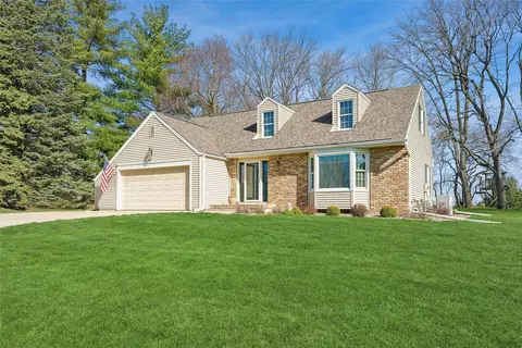 3644 Harbor Ave, Newton, IA 50208