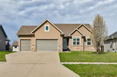1344 90th St, West Des Moines, IA 50266