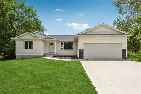 340 NW 2nd St, Earlham, IA 50072