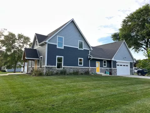 719 E Washington St, Winterset, IA 50273