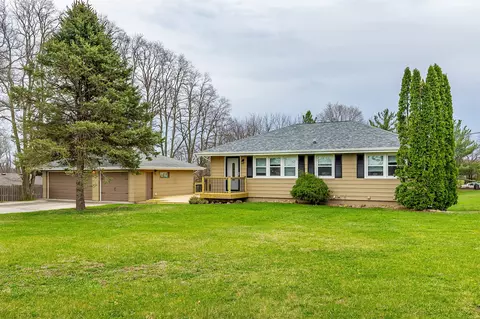 9376 Blue St, Norwalk, IA 50211
