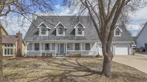 704 S 26th St, West Des Moines, IA 50265