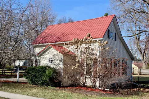 718 7th St, Nevada, IA 50201