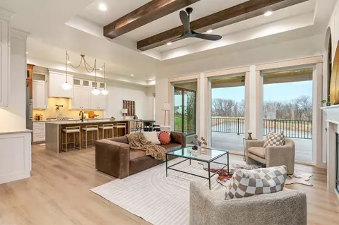 18256 Tanglewood Dr, Clive, IA 50325