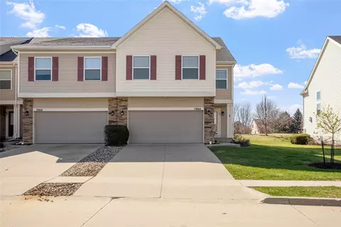 7904 Cottonwood Ln, West Des Moines, IA 50266