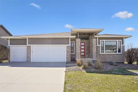 310 Abigail Ln, Waukee, IA 50263
