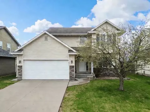 9414 Red Sunset Dr, West Des Moines, IA 50266
