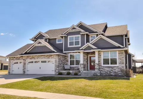 17454 Aurora Dr, Clive, IA 50325