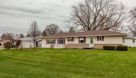 401 Walnut Ave NW, Mitchellville, IA 50169