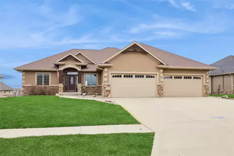 15203 Brookview Dr, Urbandale, IA 50323
