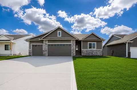 555 NW Rosemont Dr, Waukee, IA 50263