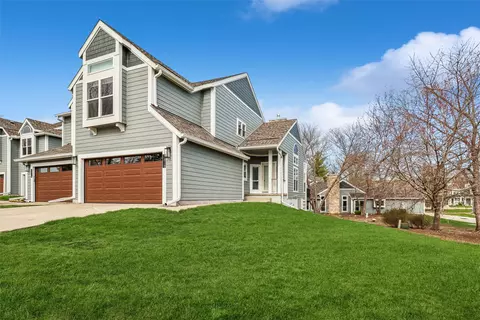 2618 82nd St, Urbandale, IA 50322